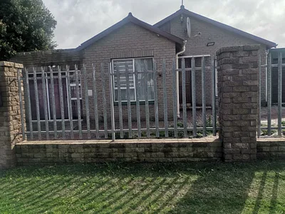 4 Bedroom House To Rent in Saldanha - K1yG.webp