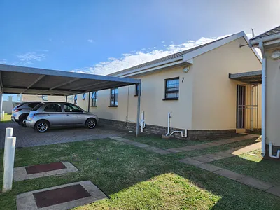 2 Bedroom Townhouse To Rent in East London - img