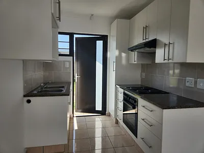 2 Bedroom Townhouse To Rent in East London - img