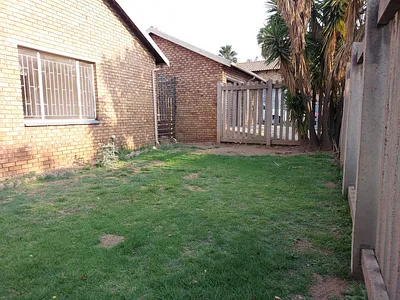2 Bedroom House To Rent in Witbank - z3fW.webp
