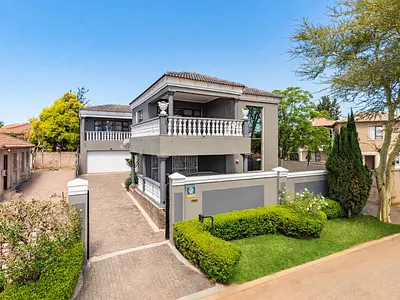 7 Bedroom House For Sale in Roodepoort - 5aFO.webp