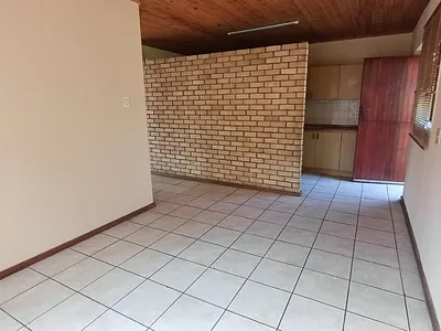 3 Bedroom Townhouse For Sale in Uitenhage - ZdUG.webp