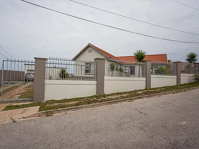 3 Bedroom House For Sale in Port Elizabeth - jsr0.webp