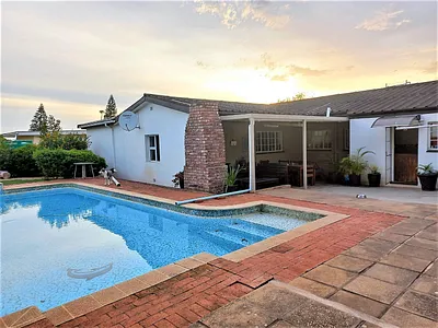 5 Bedroom House For Sale in Uitenhage - ImUS.webp