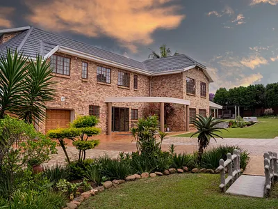4 Bedroom House For Sale in Hillcrest - cOud.webp