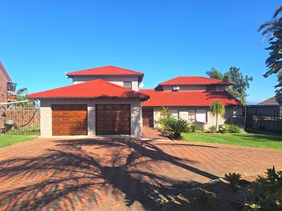 4 Bedroom House For Sale in Uitenhage - 1qxa.webp