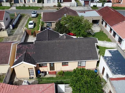 3 Bedroom House For Sale in East London - yTcD.webp