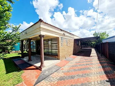 4 Bedroom House For Sale in Louis Trichardt - 5HQY.webp