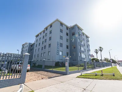 3 Bedroom Apartment For Sale in Port Elizabeth - duHB.webp