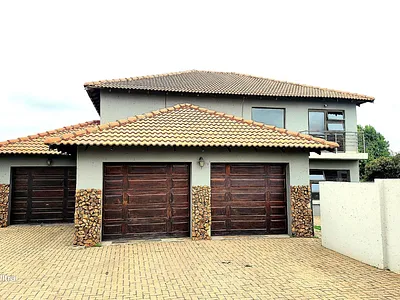 4 Bedroom House For Sale in Witbank - wqzl.webp