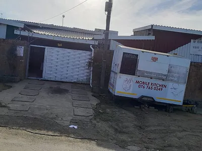 3 Bedroom House For Sale in East London - zOCd.webp
