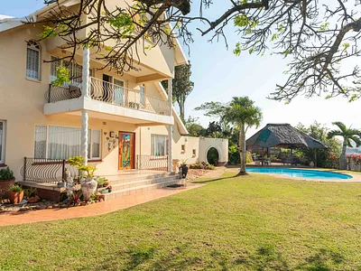 4 Bedroom House For Sale in Amanzimtoti - CvVl.webp