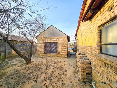 4 Bedroom Townhouse For Sale in Witbank - FAs0.webp