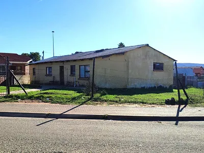 4 Bedroom House For Sale in Uitenhage - gJCi.webp