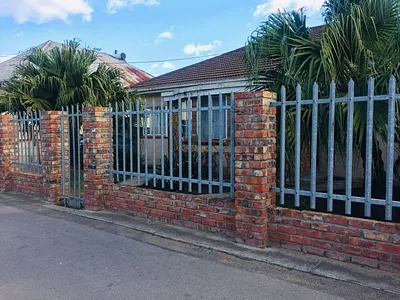 3 Bedroom House For Sale in Uitenhage - miyz.webp