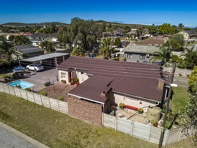 4 Bedroom House For Sale in Despatch - pNDK.webp