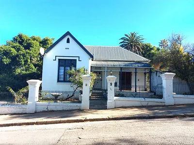 4 Bedroom House For Sale in Uitenhage - UVUB.webp