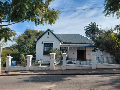 4 Bedroom House For Sale in Uitenhage - lvgt.webp