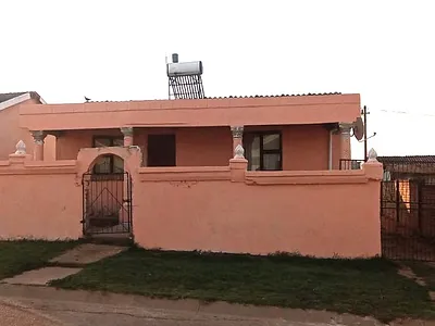 2 Bedroom House For Sale in Uitenhage - YAxC.webp