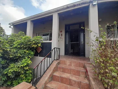 3 Bedroom House For Sale in Uitenhage - 9fb1.webp