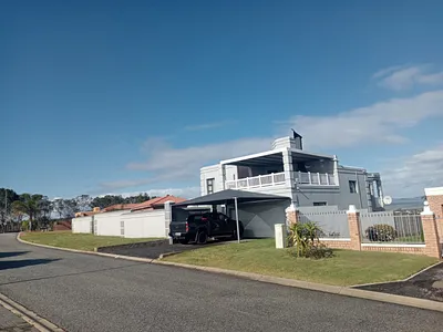 4 Bedroom House For Sale in Uitenhage - ZyyT.webp