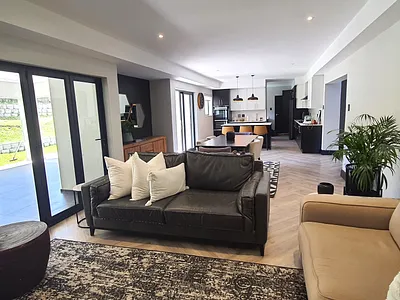 5 Bedroom Townhouse For Sale in Port Elizabeth - y8r0.webp