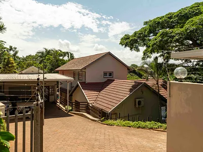 4 Bedroom House For Sale in Amanzimtoti - Ce69.webp