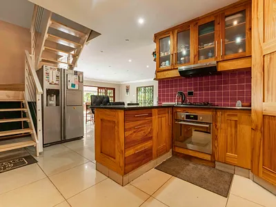 4 Bedroom House For Sale in Amanzimtoti - sGFg.webp