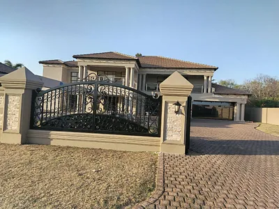 7 Bedroom House For Sale in Witbank - 3BF4.webp