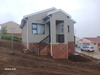 2 Bedroom House For Sale in East London - 9ded.webp