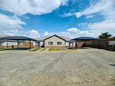 3 Bedroom Townhouse For Sale in Rustenburg - ftlA.webp