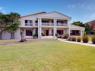 6 Bedroom House For Sale in Port Elizabeth - NKBt.webp