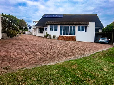 6 Bedroom House For Sale in St Francis Bay - JVrZ.webp