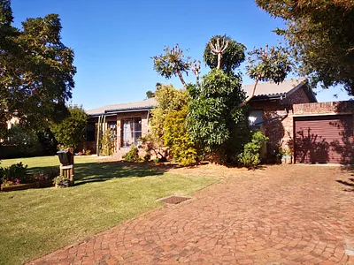 4 Bedroom House For Sale in Despatch - 3W8s.webp