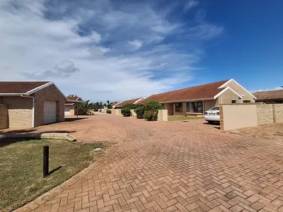2 Bedroom Townhouse For Sale in Port Elizabeth - knU3.webp