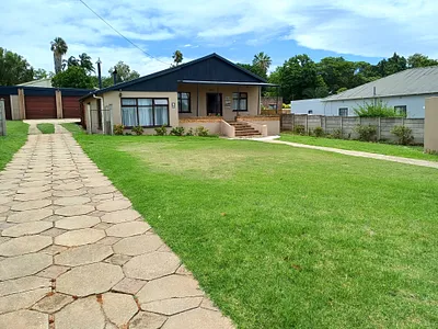 3 Bedroom House For Sale in Uitenhage - 1ycY.webp