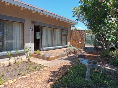 4 Bedroom House For Sale in Despatch - UbfR.webp