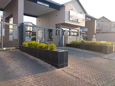 2 Bedroom Townhouse To Rent in Roodepoort - N95A.webp