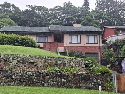4 Bedroom House For Sale in Amanzimtoti - Fjet.webp