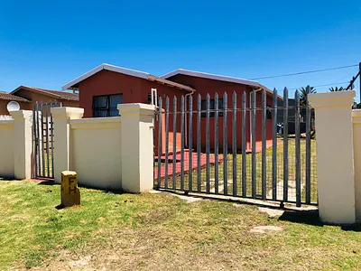 2 Bedroom House For Sale in Uitenhage - 9YuS.webp