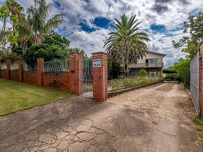 4 Bedroom House For Sale in Uitenhage - oYu8.webp