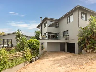 3 Bedroom House For Sale in Port Alfred - 5mCk.webp