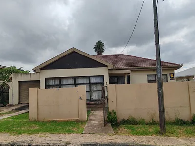 3 Bedroom House For Sale in Uitenhage - bT4z.webp