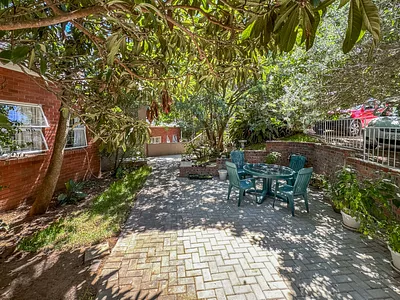 6 Bedroom House For Sale in Port Elizabeth - 0yAL.webp