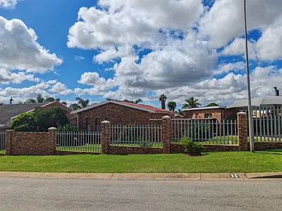 3 Bedroom House For Sale in Despatch - img