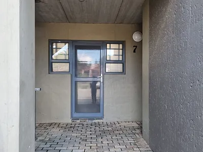 2 Bedroom Townhouse For Sale in Uitenhage - l9uU.webp