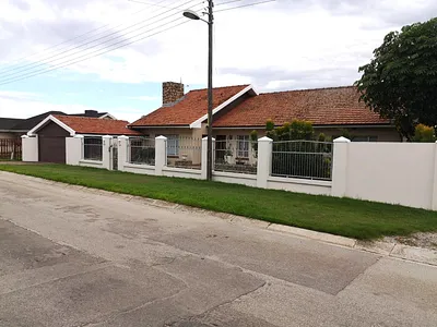 4 Bedroom House For Sale in Despatch - uA2f.webp