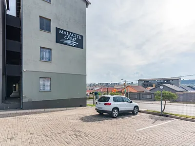 2 Bedroom Apartment For Sale in Roodepoort - pIQ6.webp