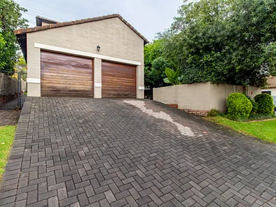 2 Bedroom House For Sale in Randburg - 18yI.webp