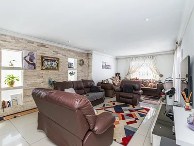 3 Bedroom House For Sale in Roodepoort - 8Dn3.webp